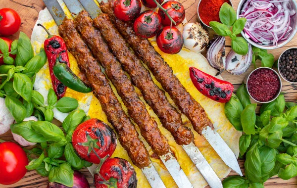 پخت کباب کوبیده در فر: طعمی لذیذ و بدون دردسر!
