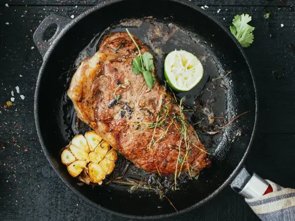 طرز تهیه استیک با فر برقی (رستورانی) 2 استیک با چه نوع گوشتی تهیه میشود؟